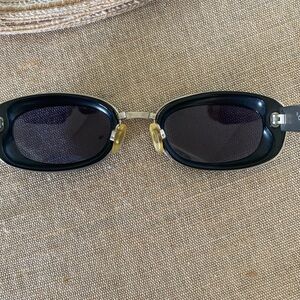 CHANEL Elegant Black and Gold Sunglasses vintage 90’